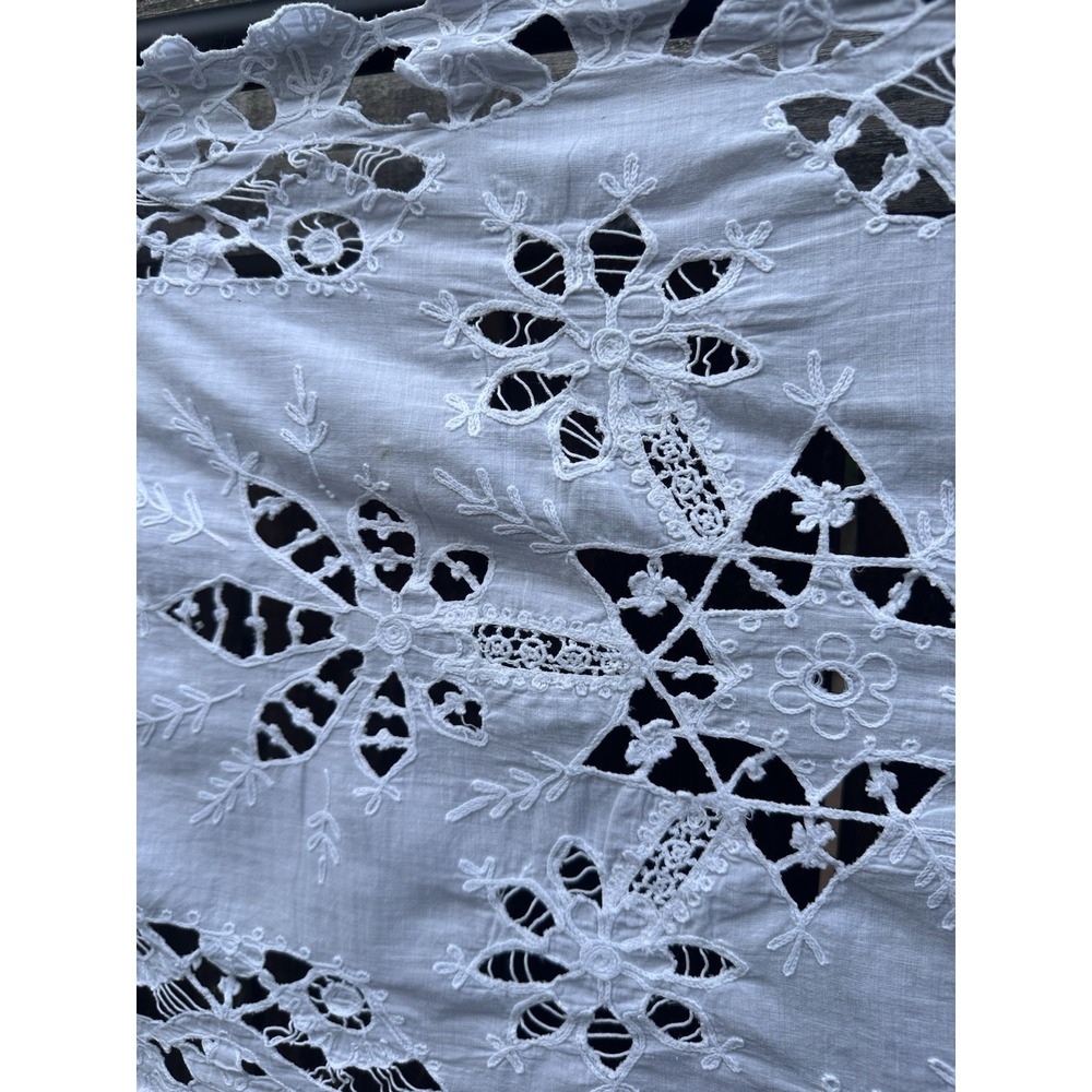 Vintage Hand Embroidered Cutwork Table Runner White Linen Floral 49 x 16 - Picture 5 of 13